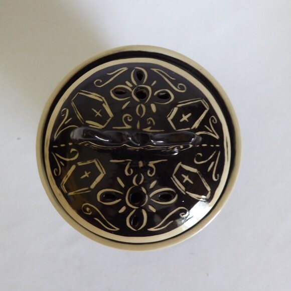 NEW ARTIFACT POTTERY HANDCRAFTED GOTH CERAMIC VAMPIRE BAT DRACULA GARLIC KEEPER - Picture 8 of 16